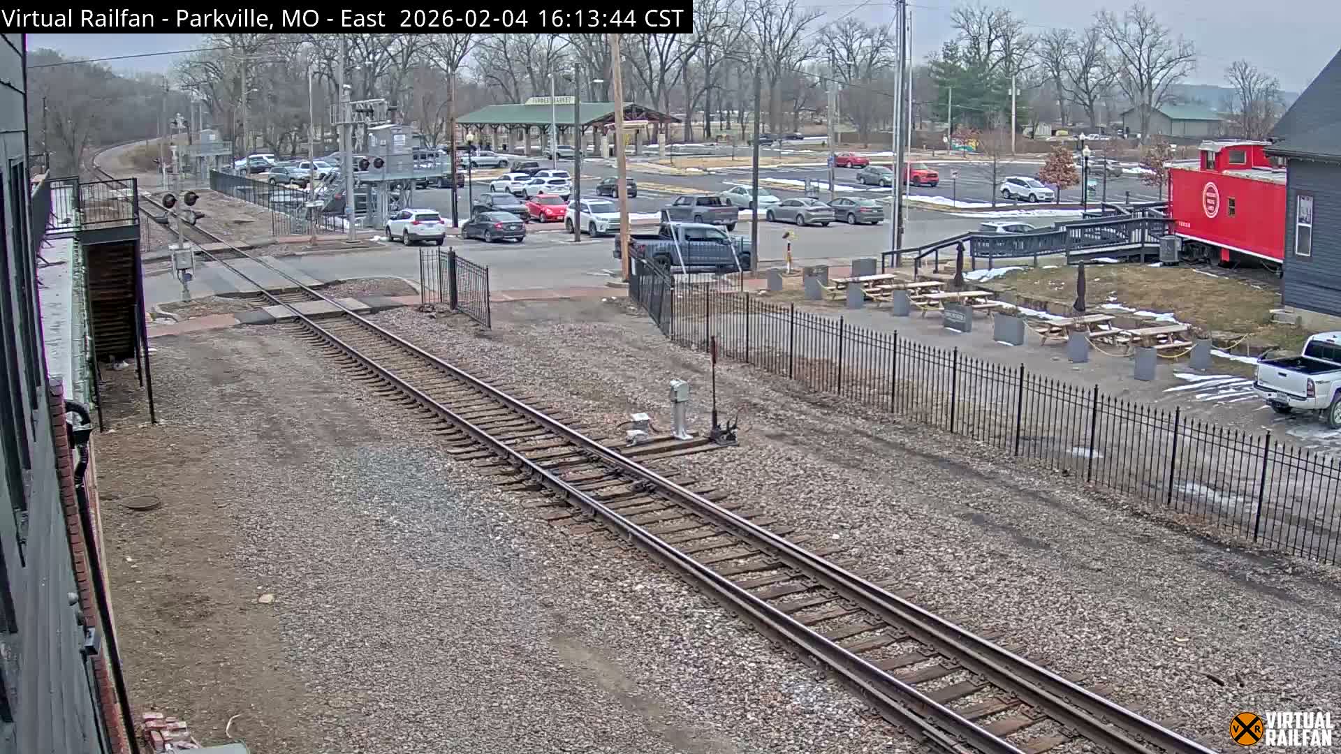Parkville Railroad Crossing Live Cam - Parkville, Platte, Missouri, USA