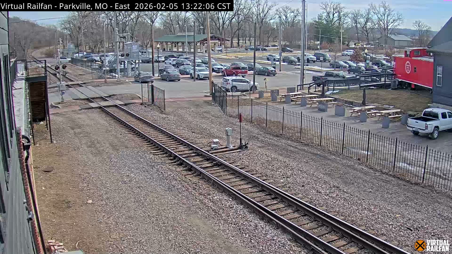 Parkville Railroad Crossing Live Cam - Parkville, Platte, Missouri, USA