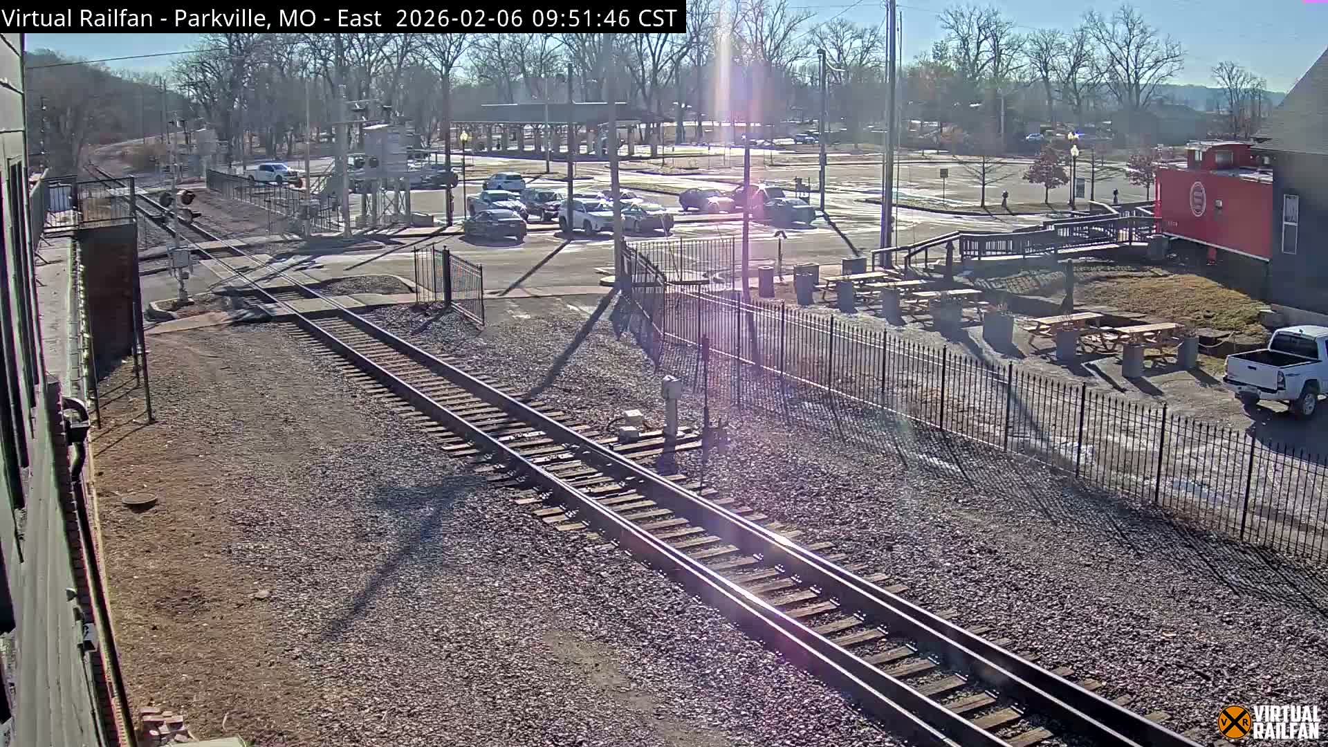 Parkville Railroad Crossing Live Cam - Parkville, Platte, Missouri, USA
