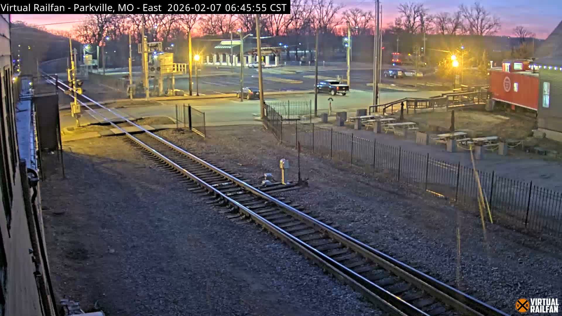 Parkville Railroad Crossing Live Cam - Parkville, Platte, Missouri, USA
