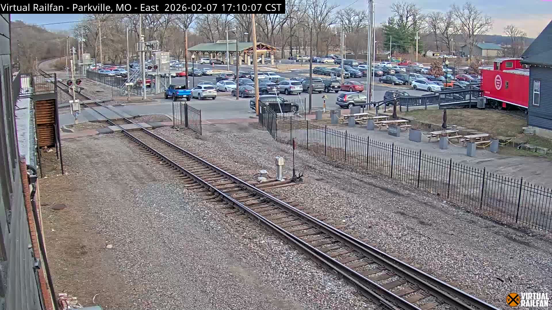 Parkville Railroad Crossing Live Cam - Parkville, Platte, Missouri, USA