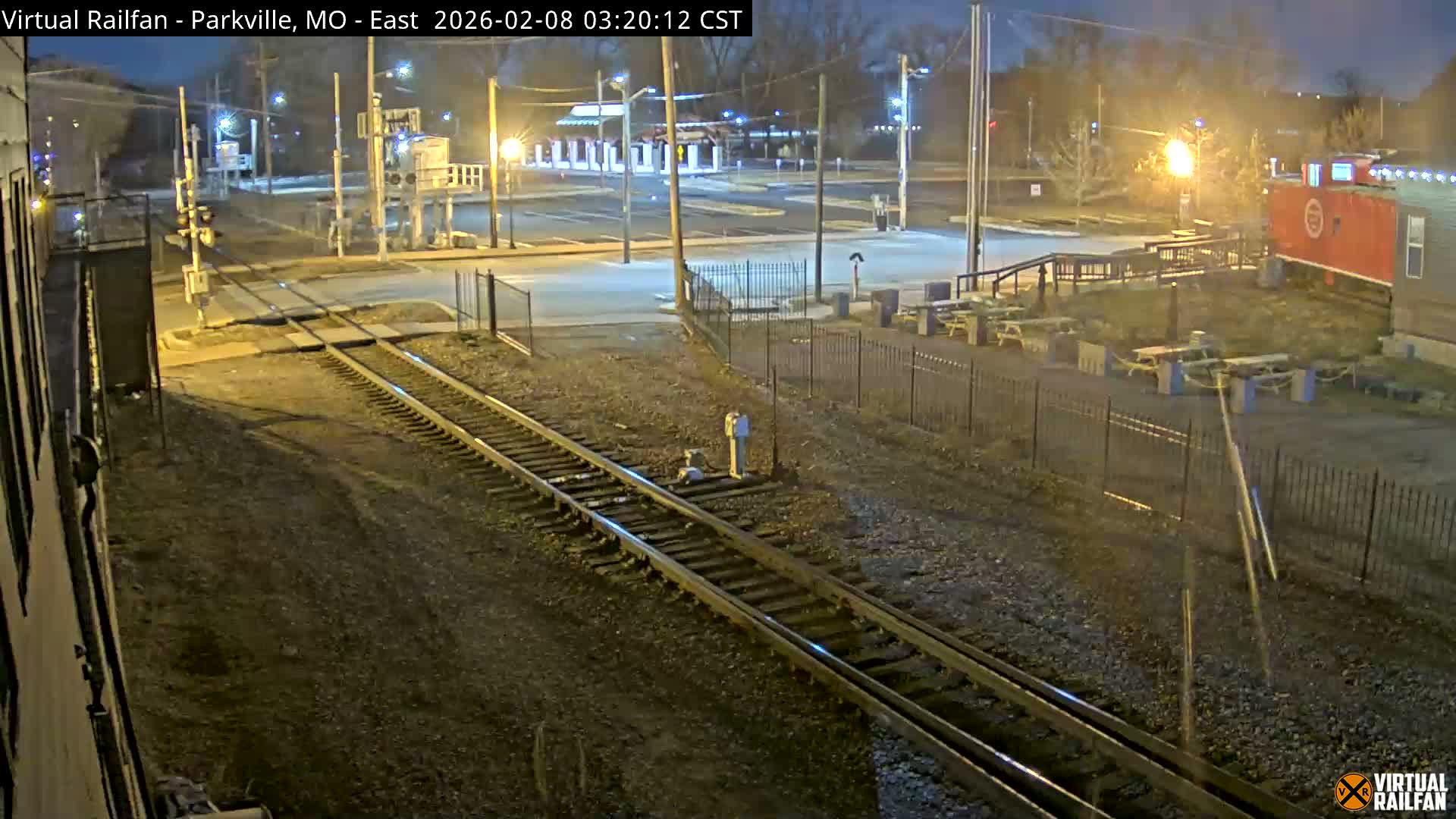 Parkville Railroad Crossing Live Cam - Parkville, Platte, Missouri, USA