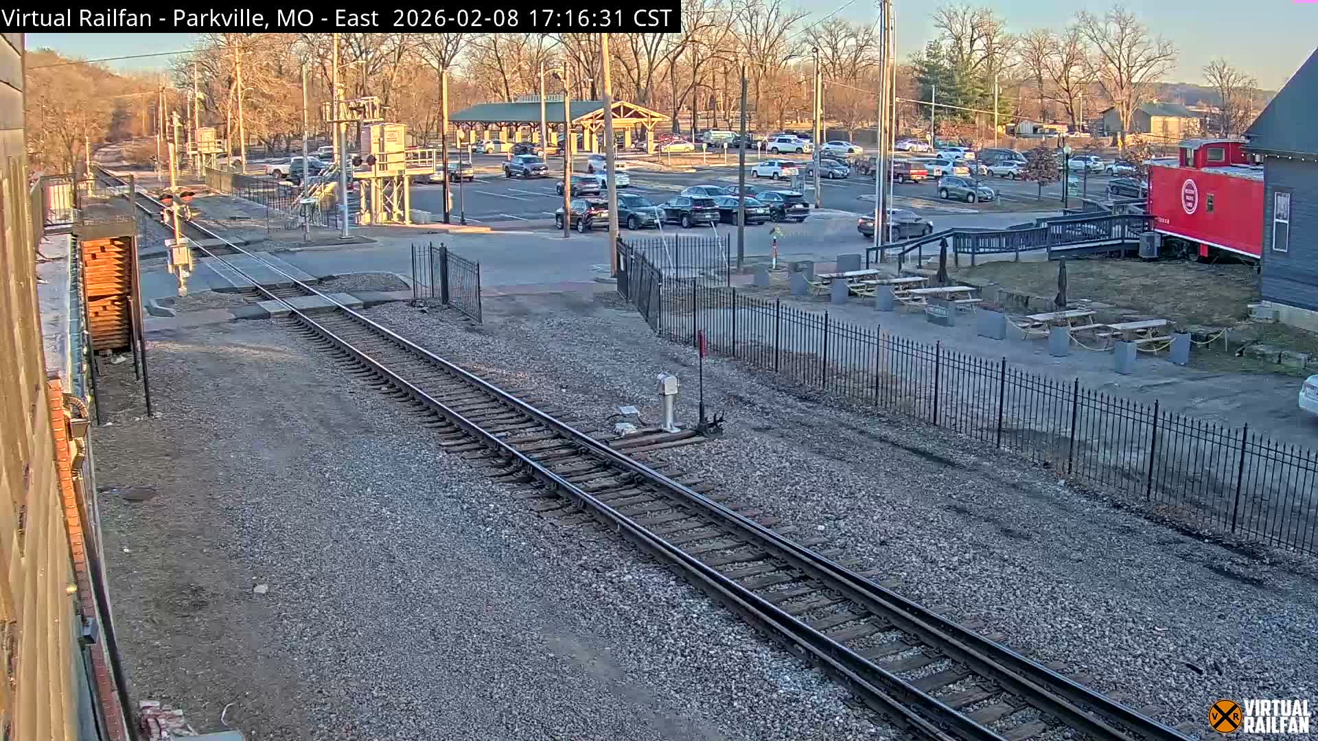 Parkville Railroad Crossing Live Cam - Parkville, Platte, Missouri, USA