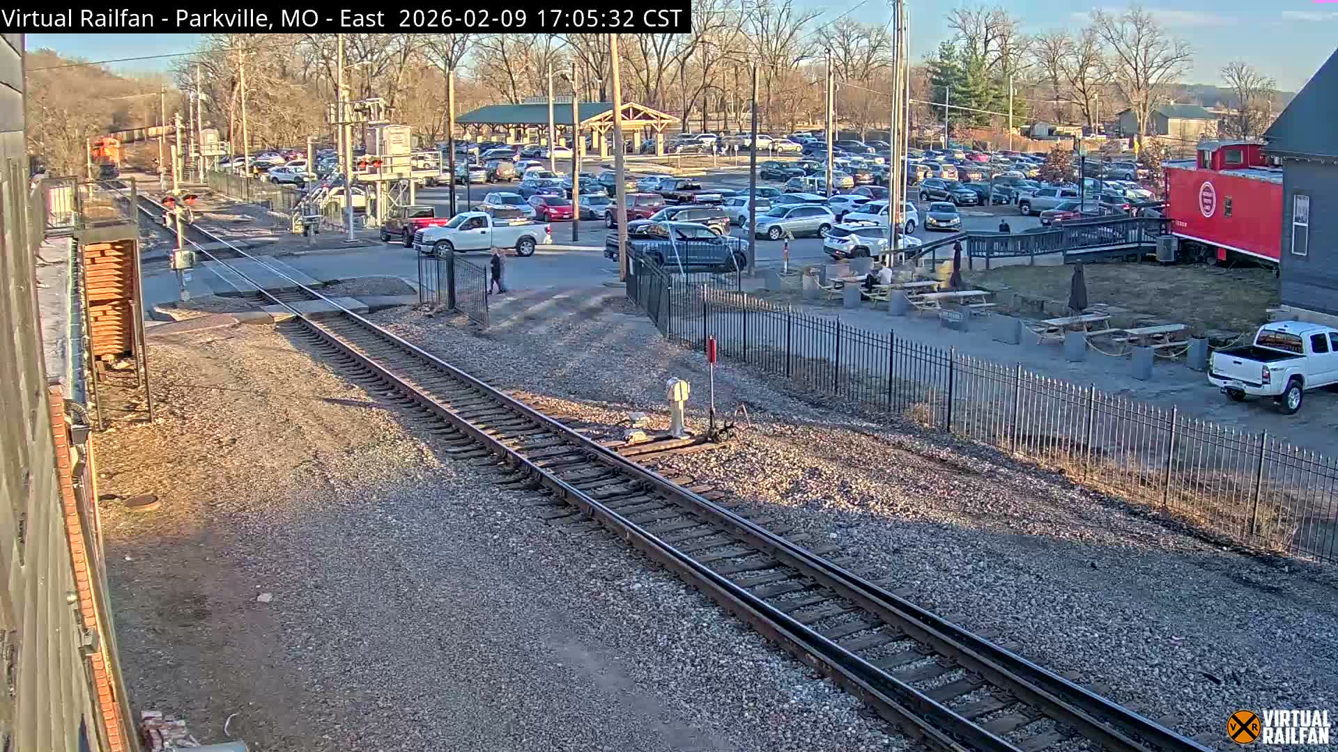Parkville Railroad Crossing Live Cam - Parkville, Platte, Missouri, USA