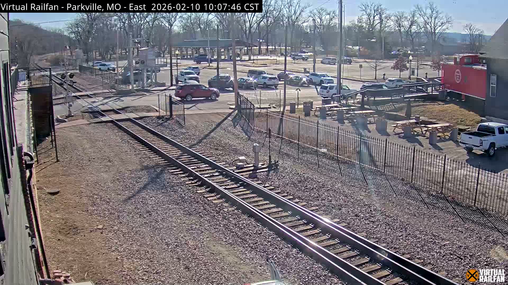 Parkville Railroad Crossing Live Cam - Parkville, Platte, Missouri, USA