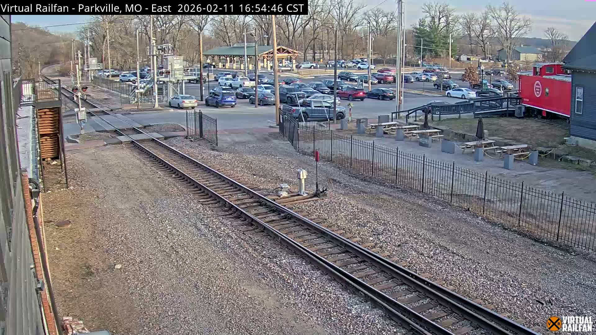 Parkville Railroad Crossing Live Cam - Parkville, Platte, Missouri, USA