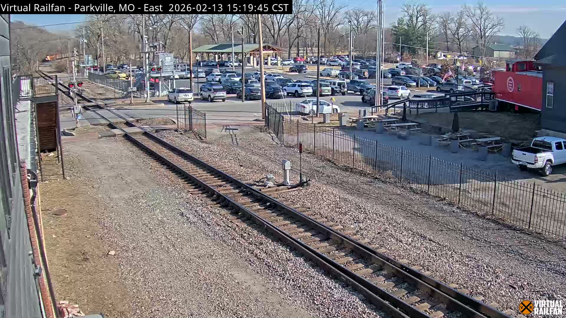Parkville Railroad Crossing Live Cam - Parkville, Platte, Missouri, USA
