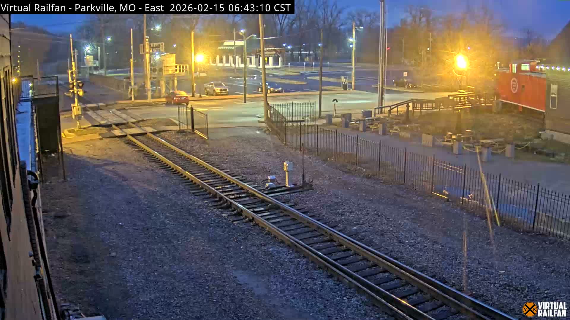 Parkville Railroad Crossing Live Cam - Parkville, Platte, Missouri, USA