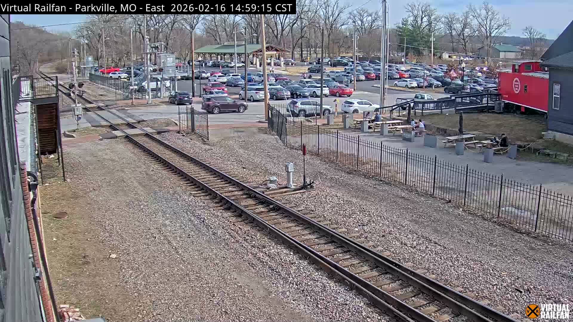 Parkville Railroad Crossing Live Cam - Parkville, Platte, Missouri, USA