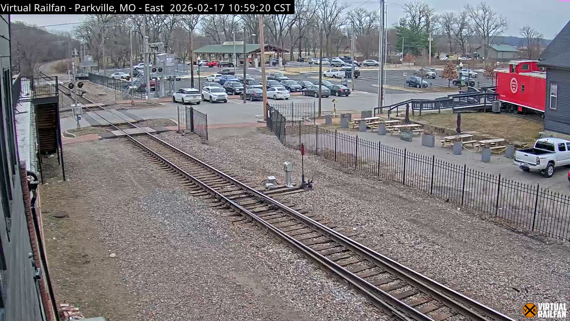 Parkville Railroad Crossing Live Cam - Parkville, Platte, Missouri, USA