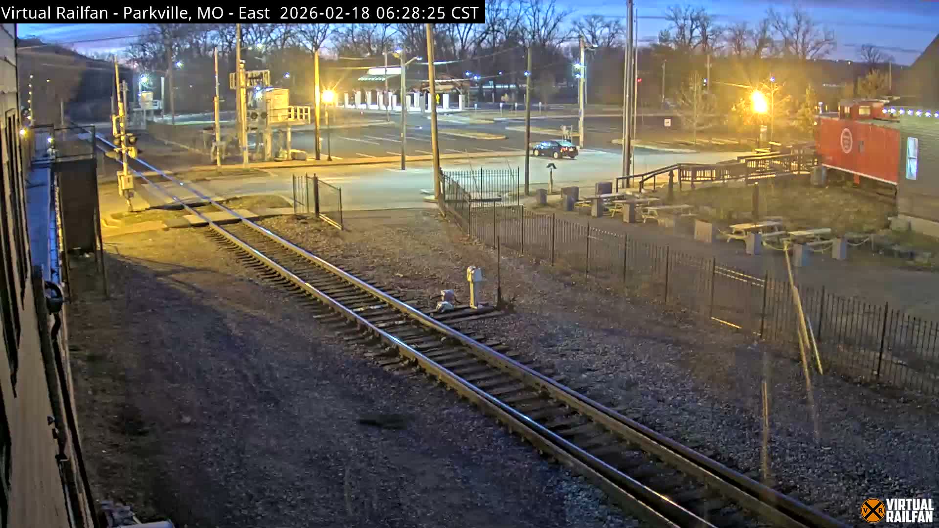 Parkville Railroad Crossing Live Cam - Parkville, Platte, Missouri, USA