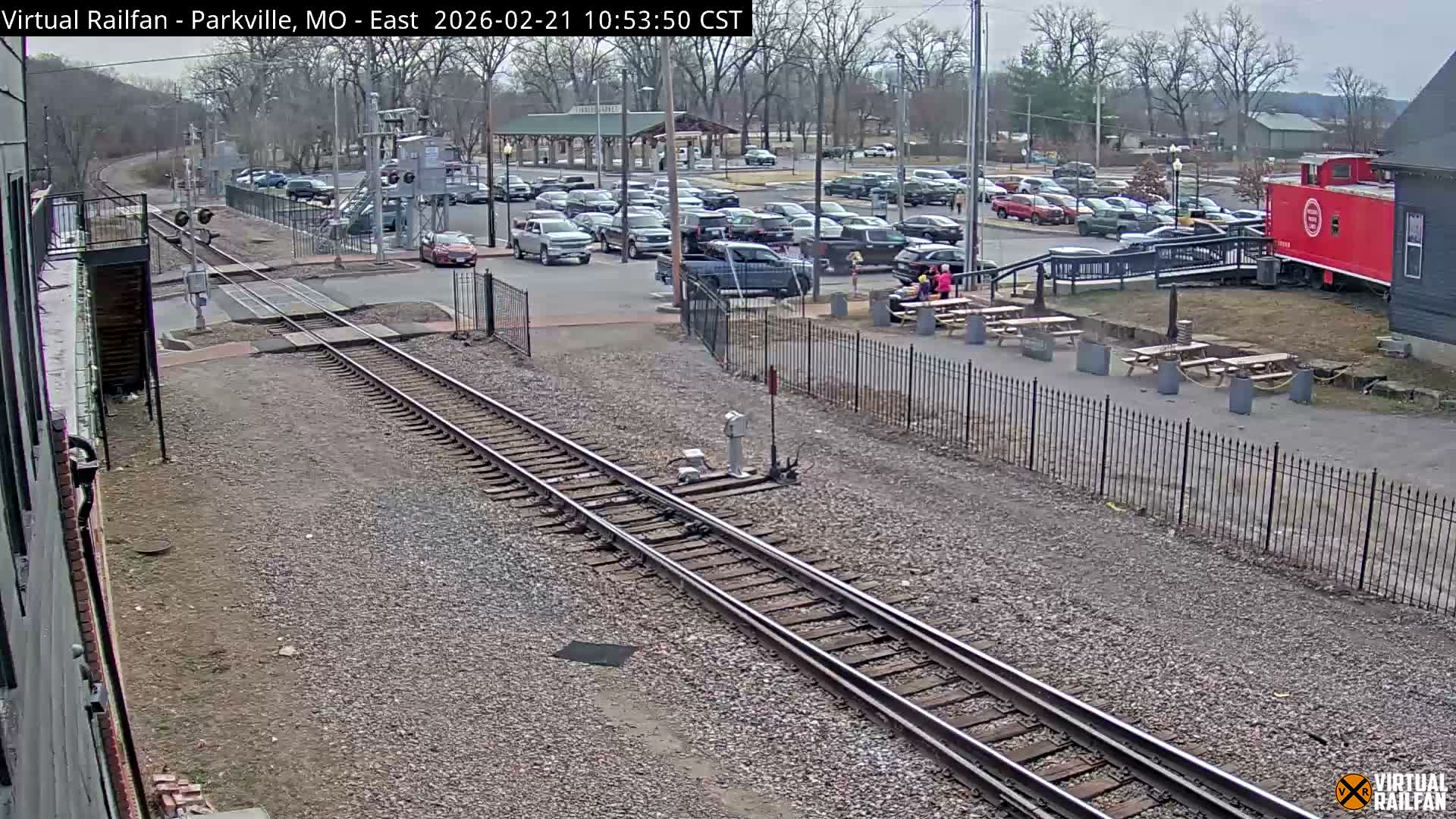 Parkville Railroad Crossing Live Cam - Parkville, Platte, Missouri, USA