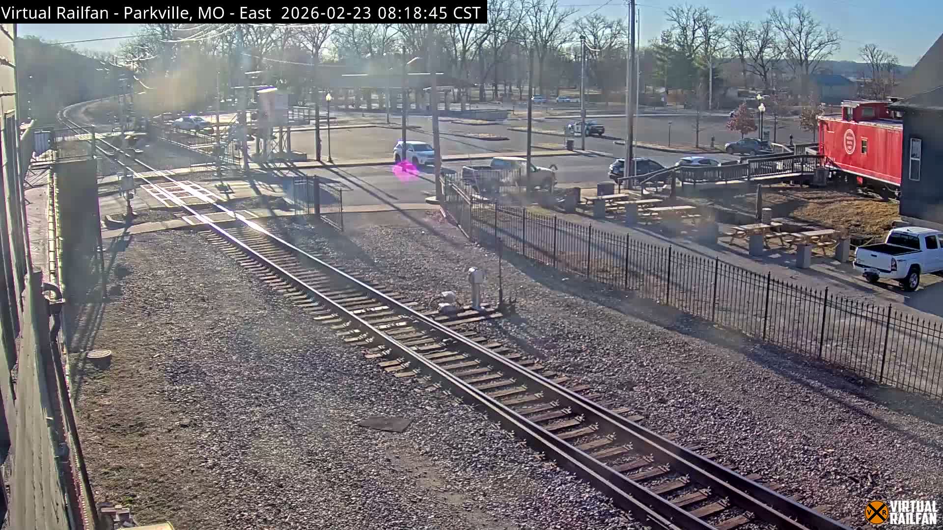 Parkville Railroad Crossing Live Cam - Parkville, Platte, Missouri, USA