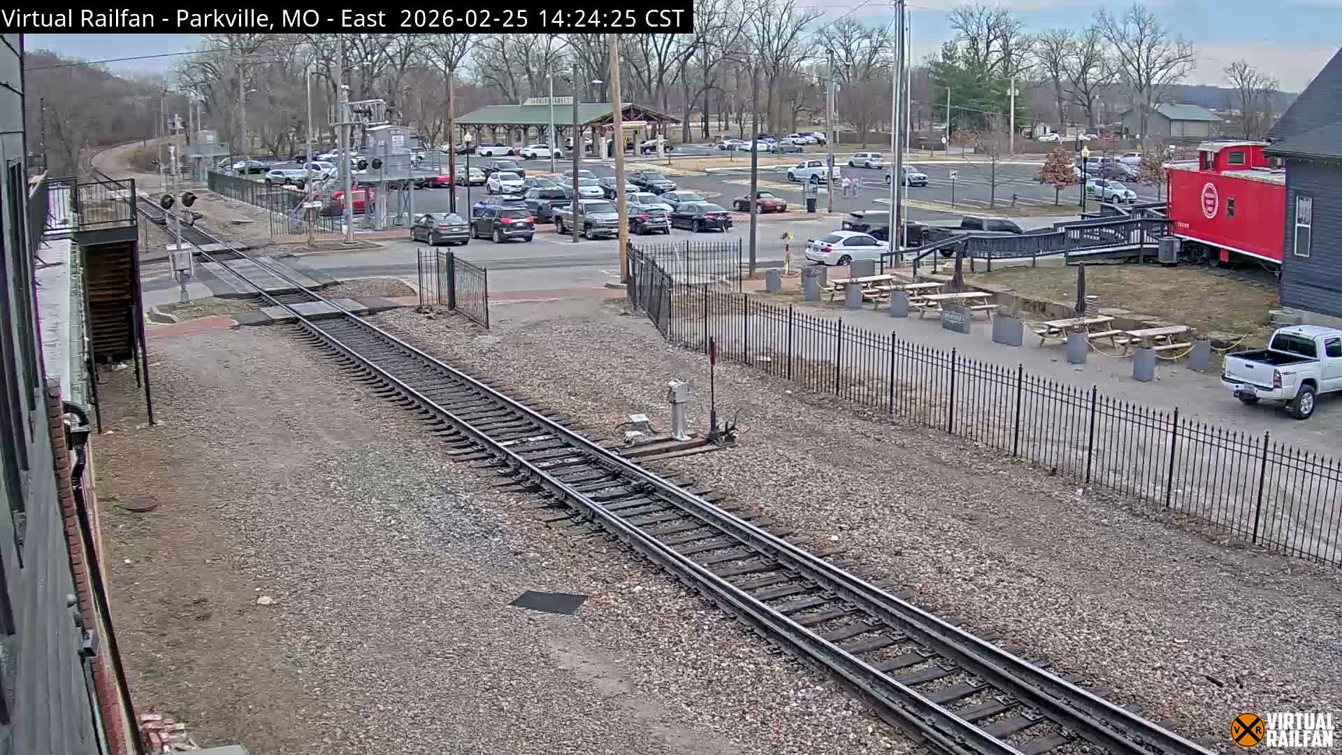 Parkville Railroad Crossing Live Cam - Parkville, Platte, Missouri, USA