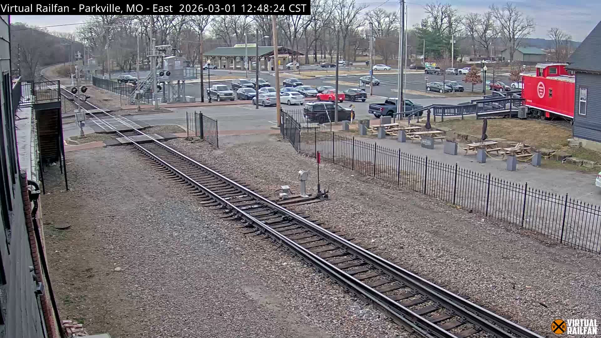 Parkville Railroad Crossing Live Cam - Parkville, Platte, Missouri, USA