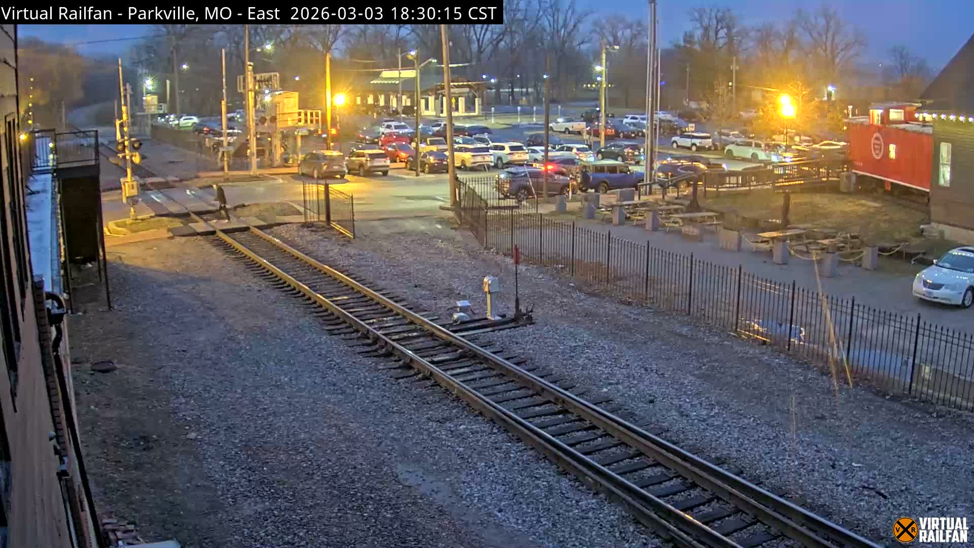 Parkville Railroad Crossing Live Cam - Parkville, Platte, Missouri, USA