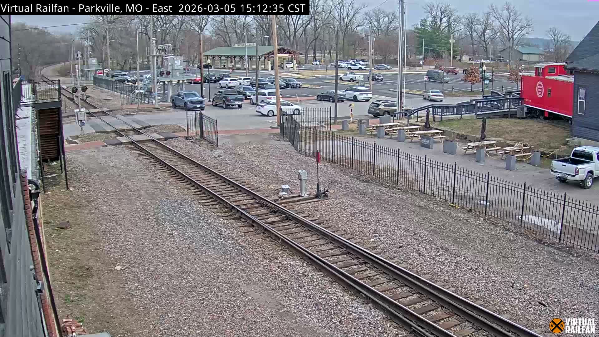 Parkville Railroad Crossing Live Cam - Parkville, Platte, Missouri, USA