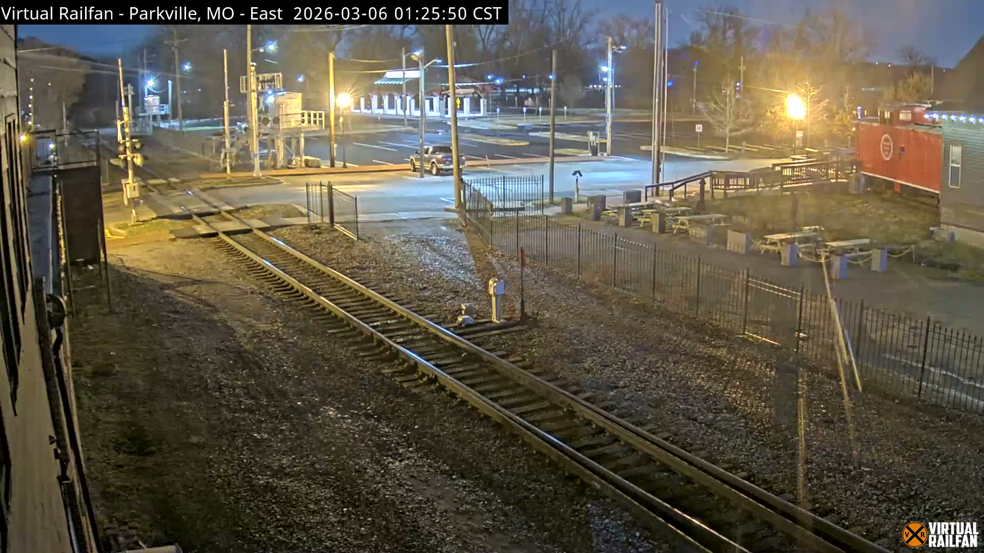 Parkville Railroad Crossing Live Cam - Parkville, Platte, Missouri, USA
