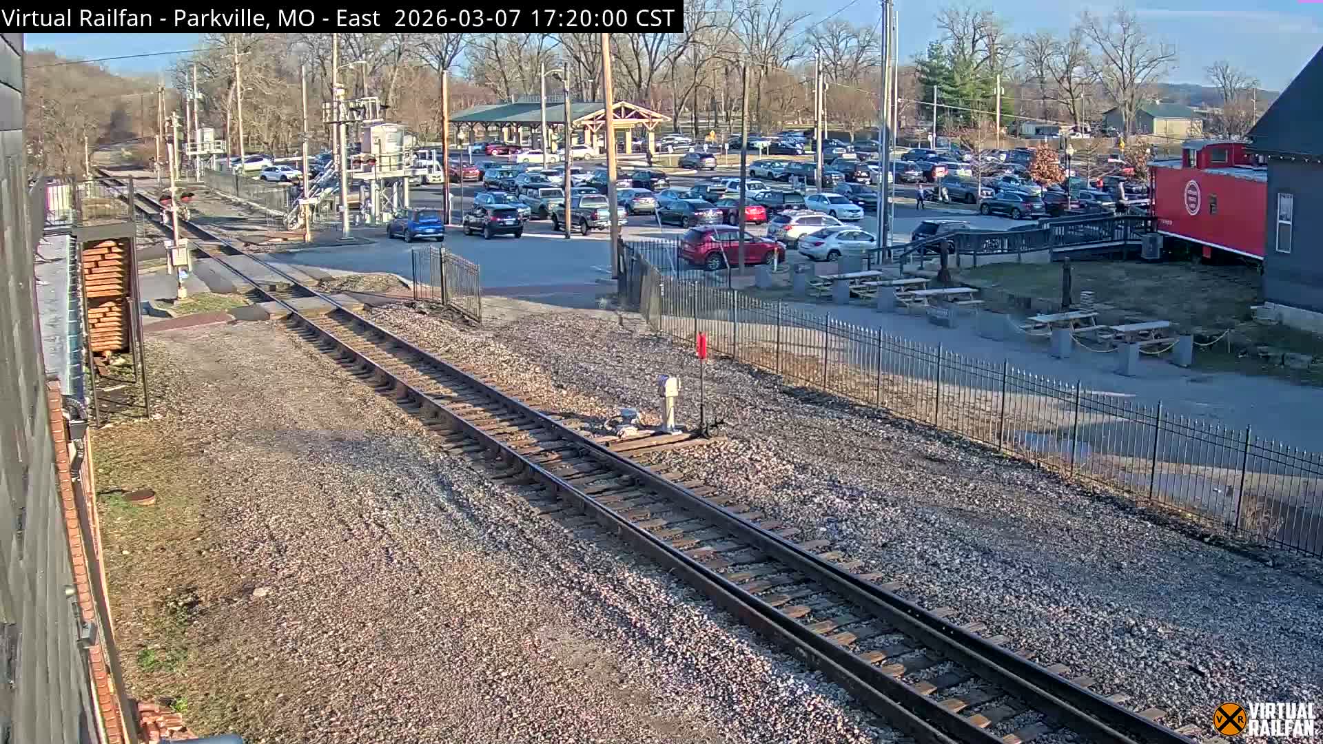 Parkville Railroad Crossing Live Cam - Parkville, Platte, Missouri, USA