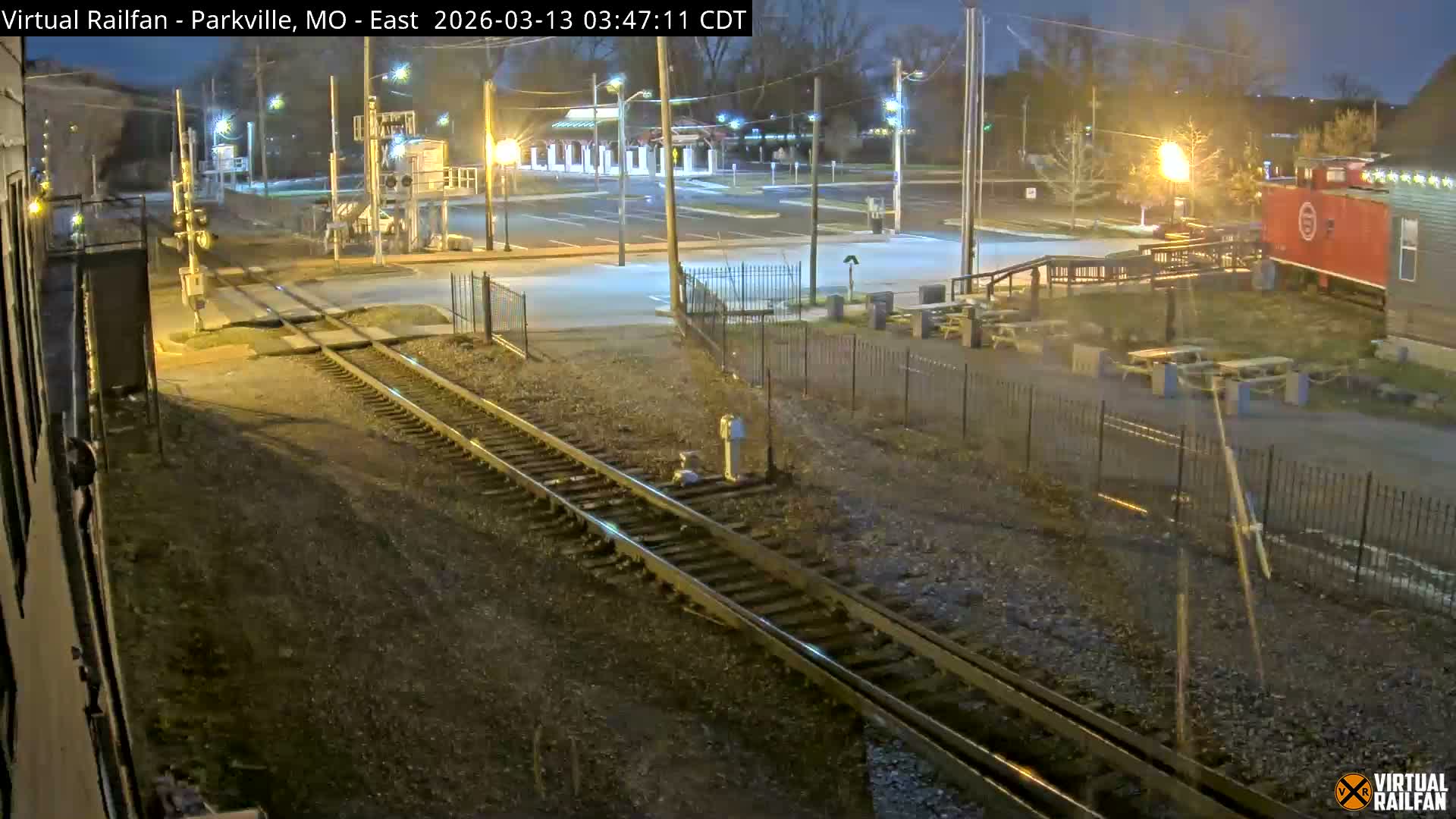 Parkville Railroad Crossing Live Cam - Parkville, Platte, Missouri, USA