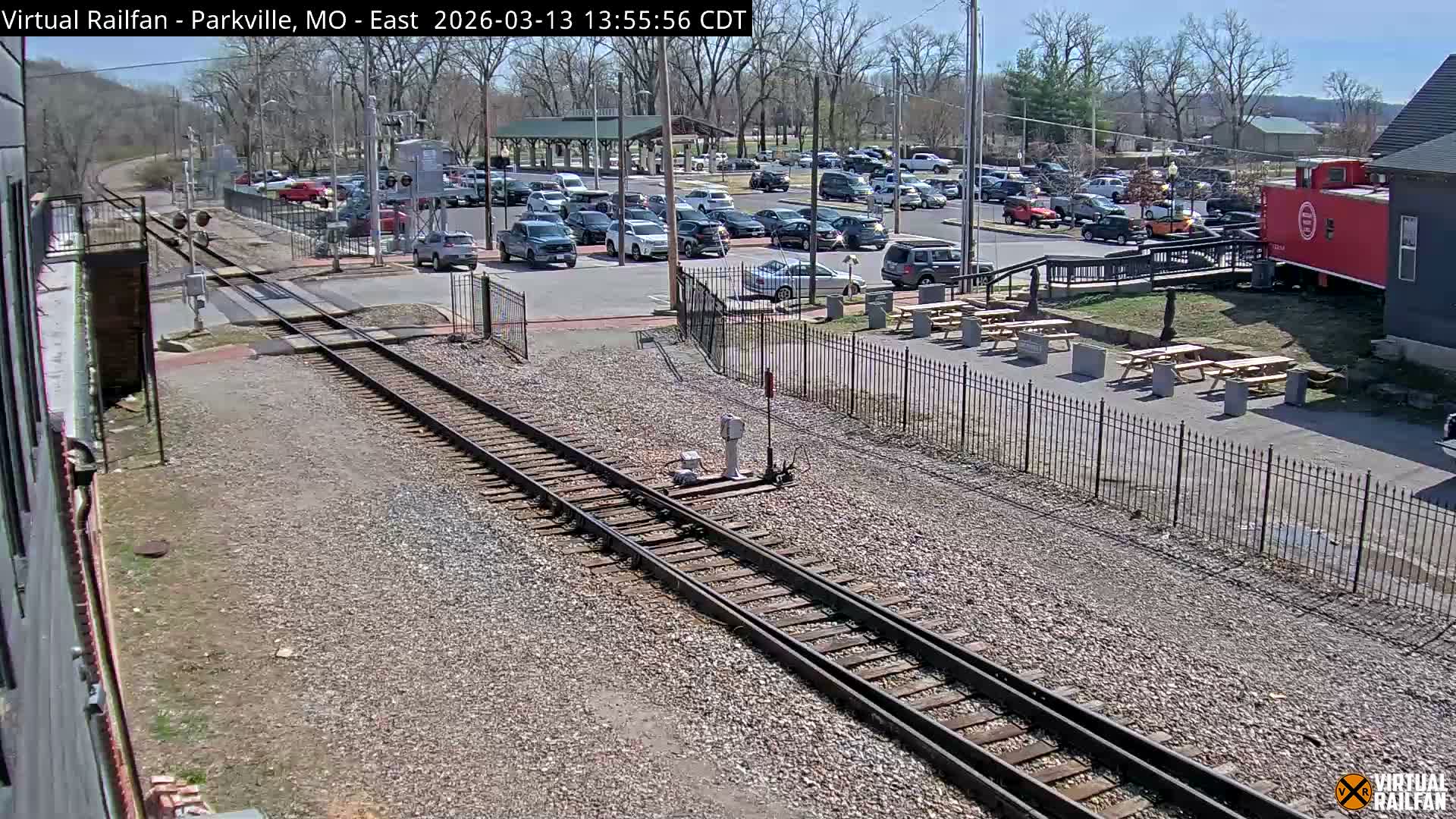 Parkville Railroad Crossing Live Cam - Parkville, Platte, Missouri, USA