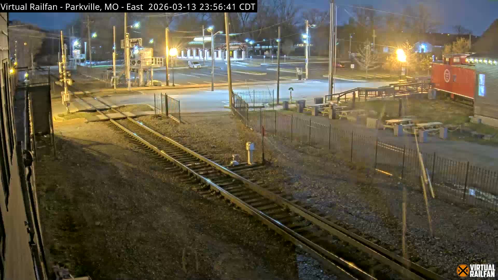 Parkville Railroad Crossing Live Cam - Parkville, Platte, Missouri, USA