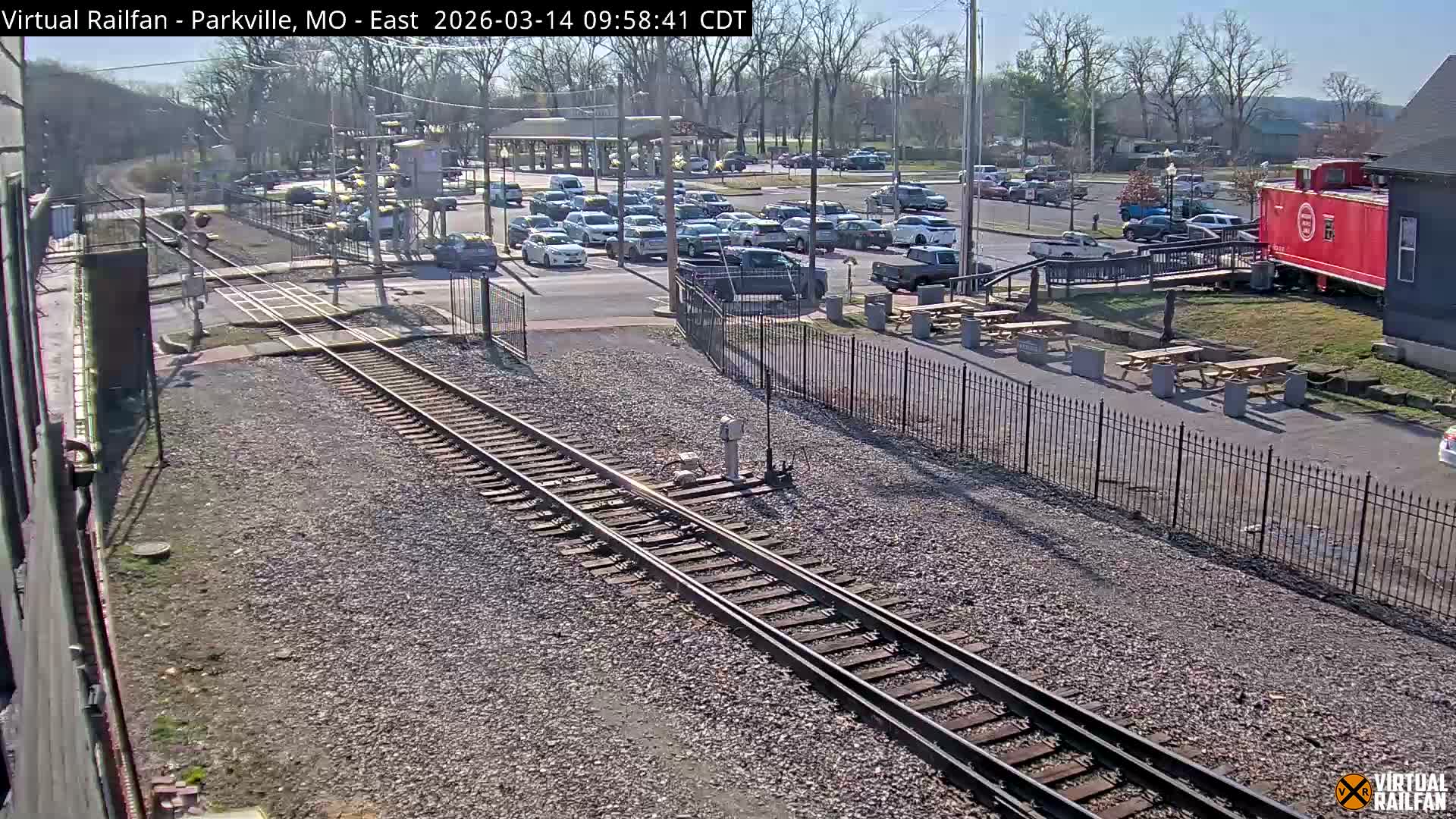 Parkville Railroad Crossing Live Cam - Parkville, Platte, Missouri, USA