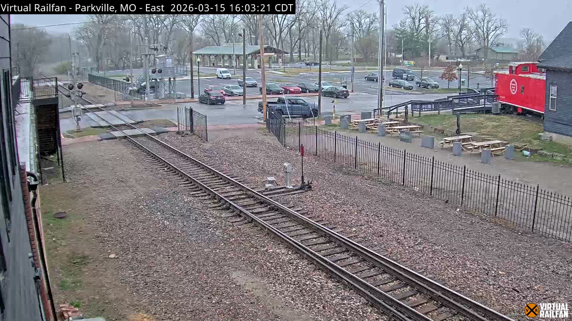 Parkville Railroad Crossing Live Cam - Parkville, Platte, Missouri, USA