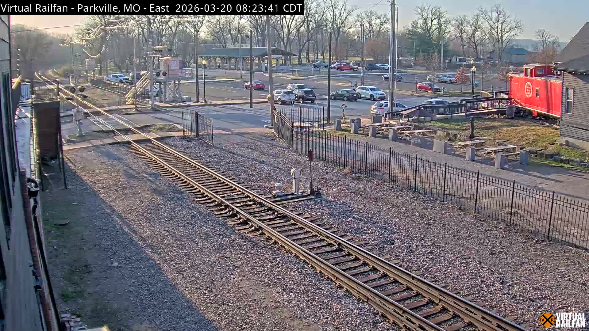Parkville Railroad Crossing Live Cam - Parkville, Platte, Missouri, USA
