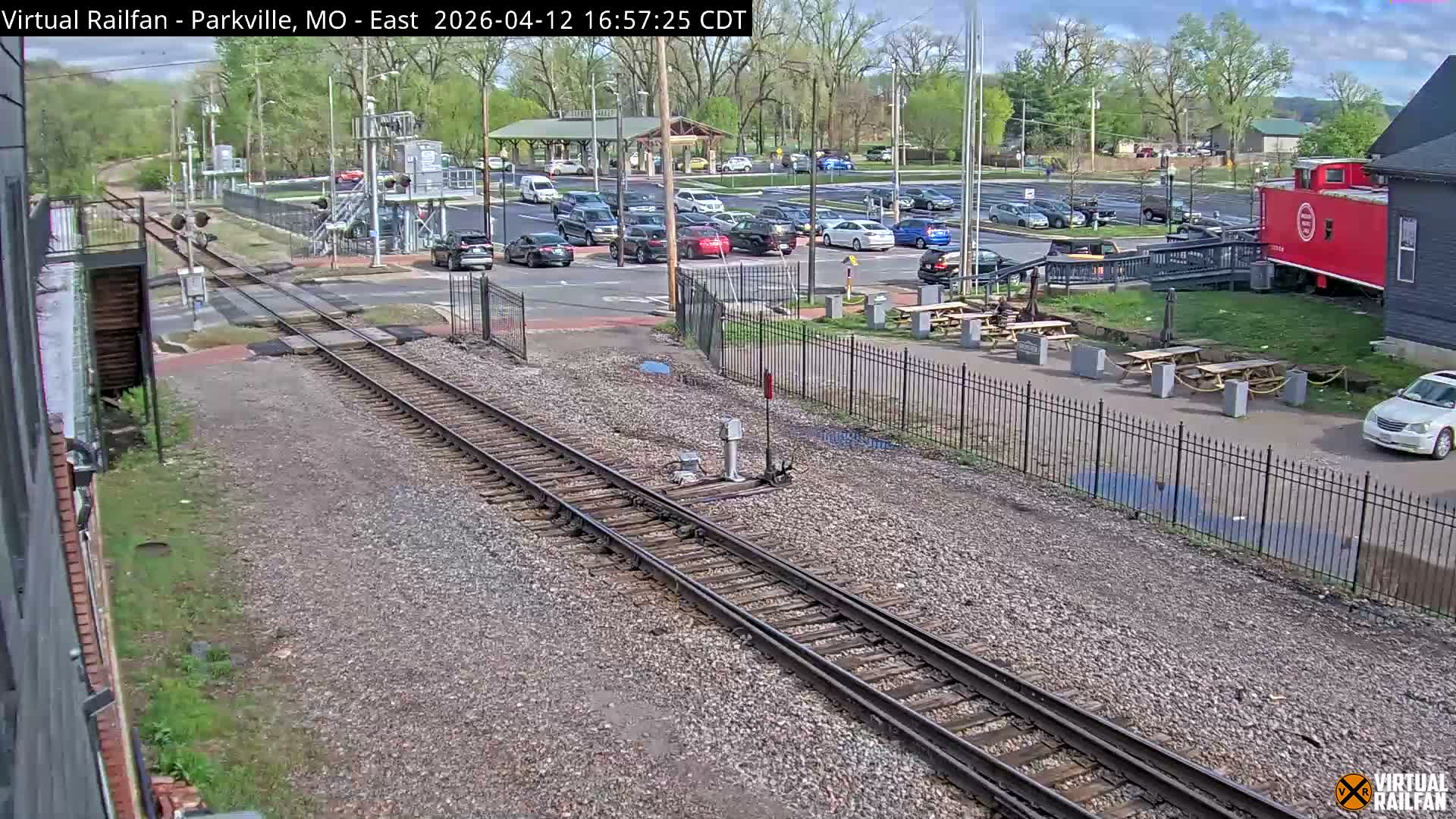 Parkville Railroad Crossing Live Cam - Parkville, Platte, Missouri, USA