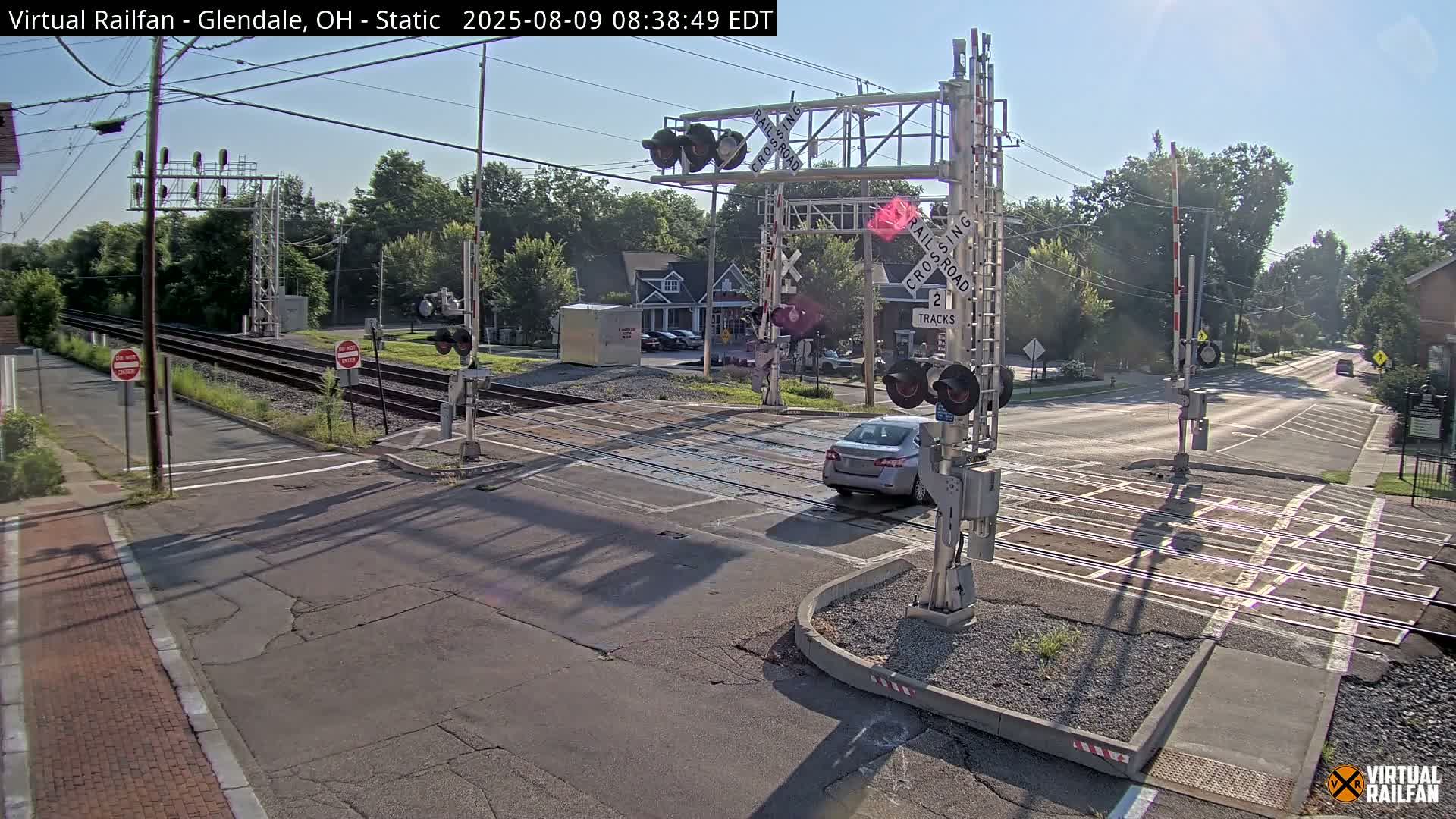 Glendale Railroad Crossing & Junction Live Cam - Glendale, Hamilton, Ohio, USA