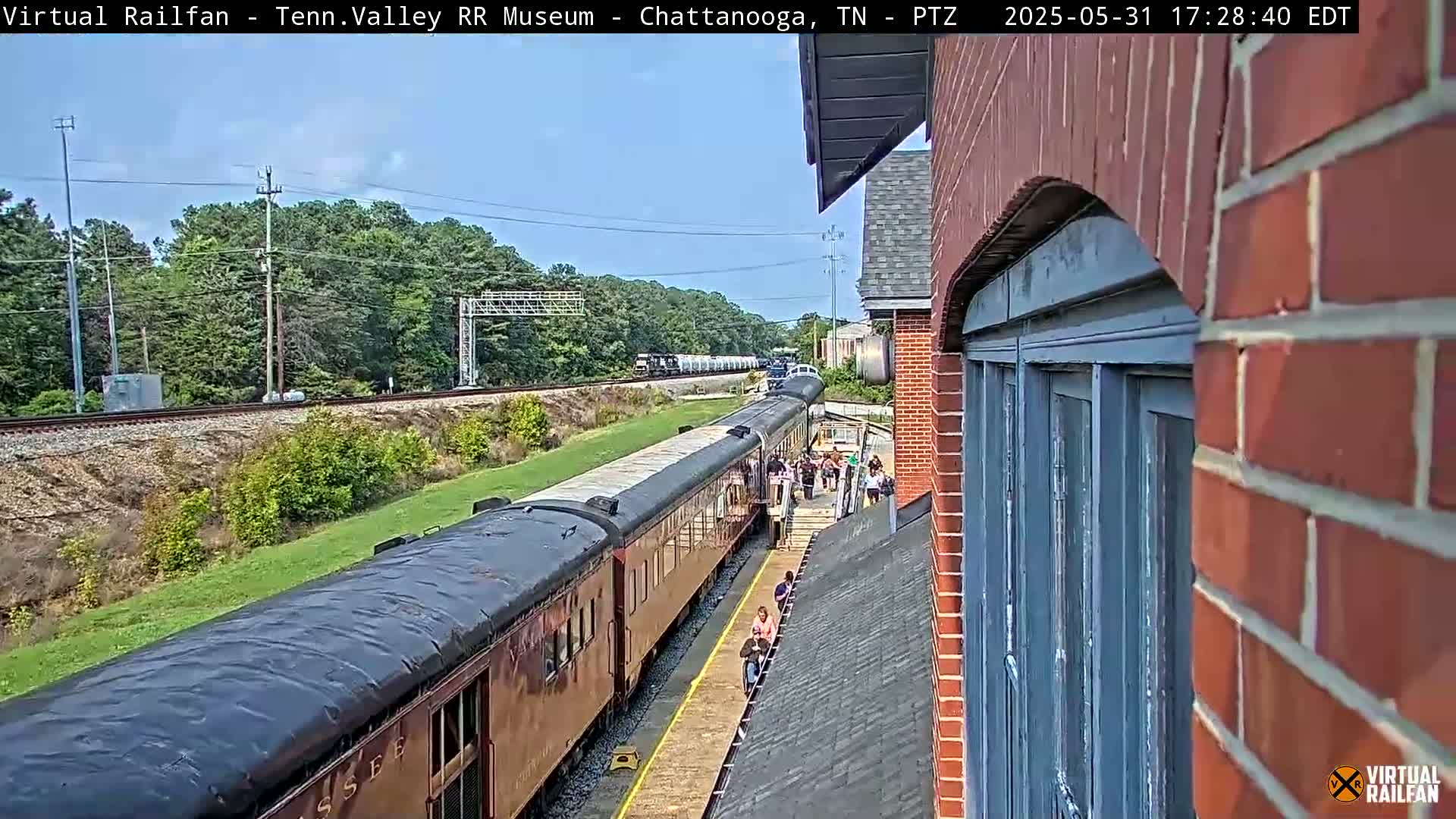 Chattanooga Railroad Crossing from Tennessee Railroad Museum Live Cam - Chattanooga, Hamilton, Tennessee, USA