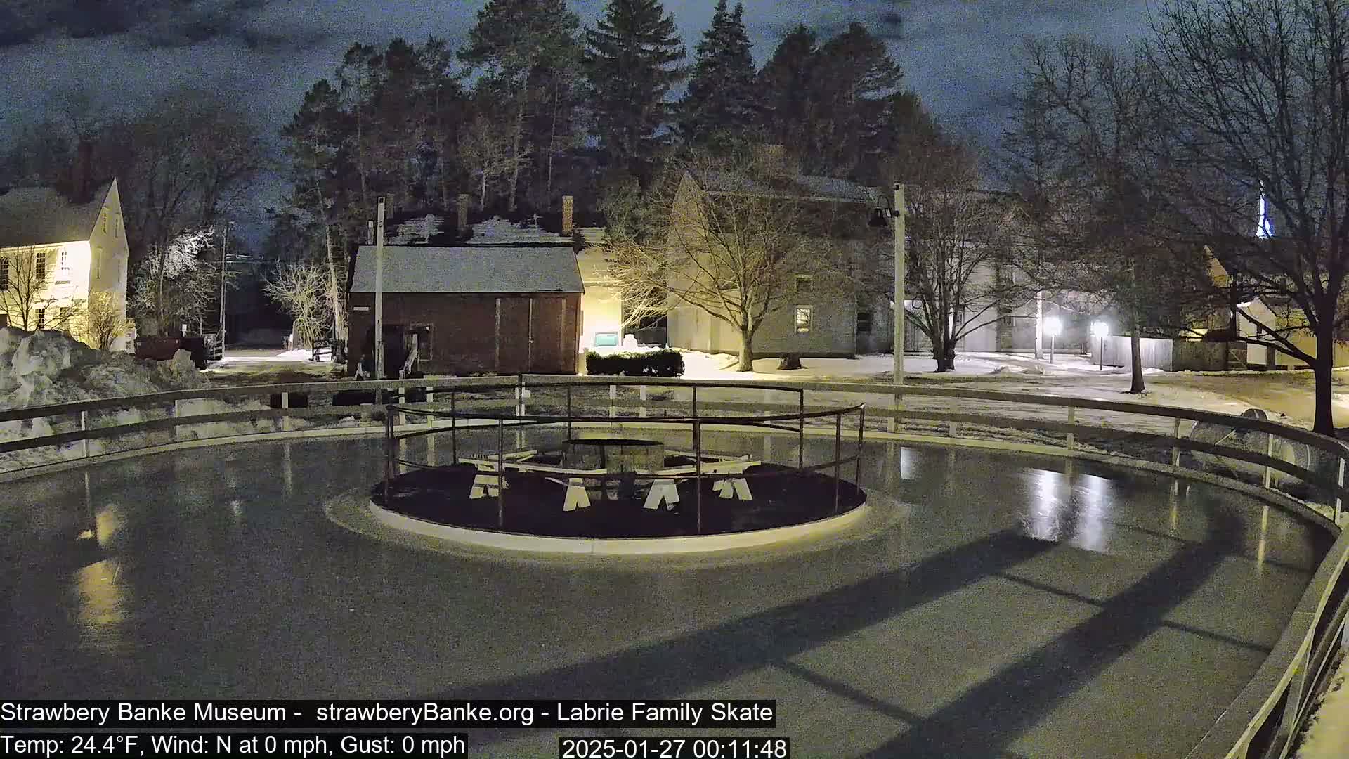 Fire Pit Porsmouth Ice Skating Live Cam -  New Hampshire, USA
