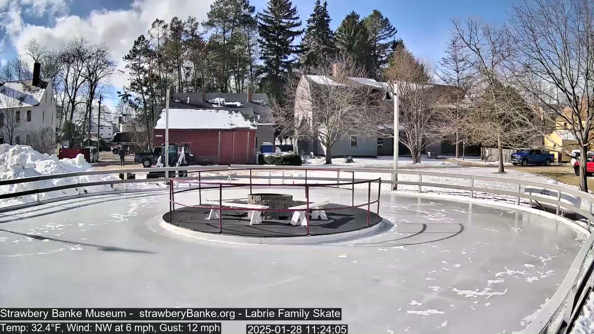 Fire Pit Porsmouth Ice Skating Live Cam -  New Hampshire, USA