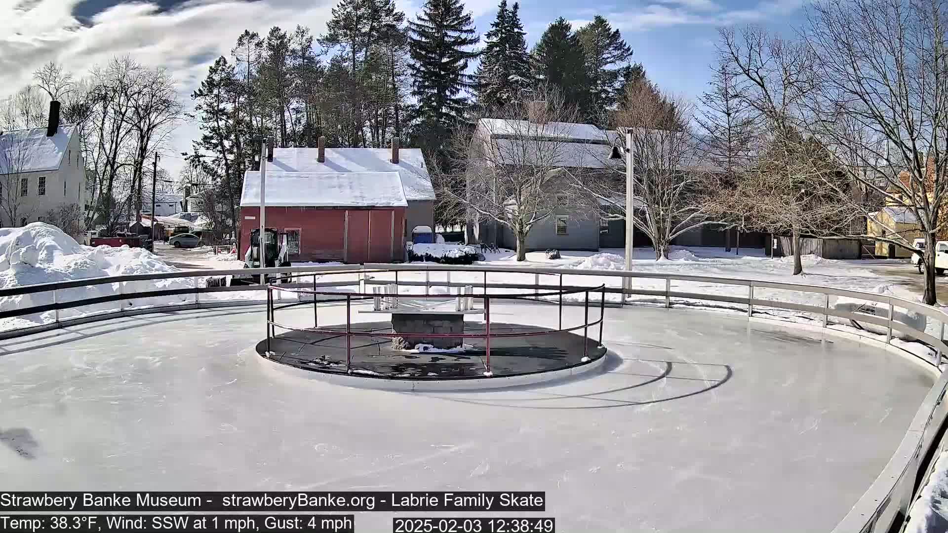 Fire Pit Porsmouth Ice Skating Live Cam -  New Hampshire, USA