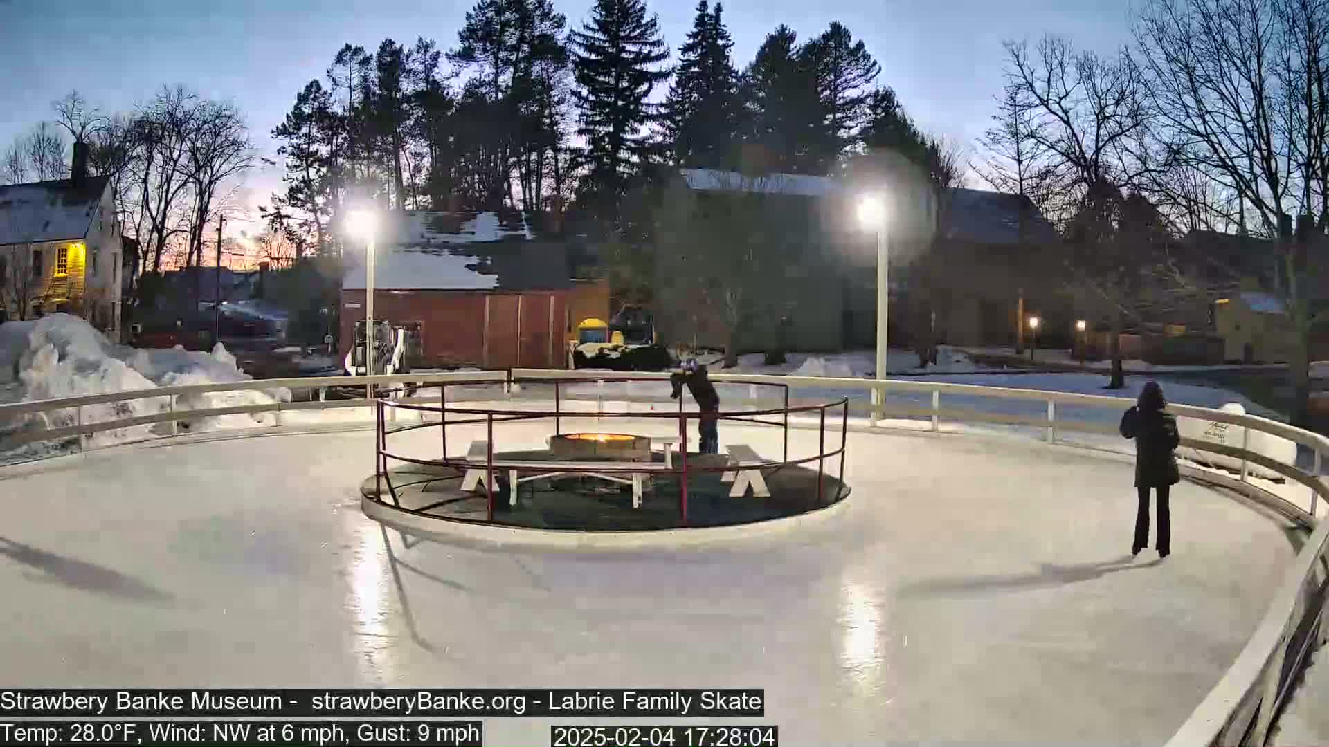 Fire Pit Porsmouth Ice Skating Live Cam -  New Hampshire, USA