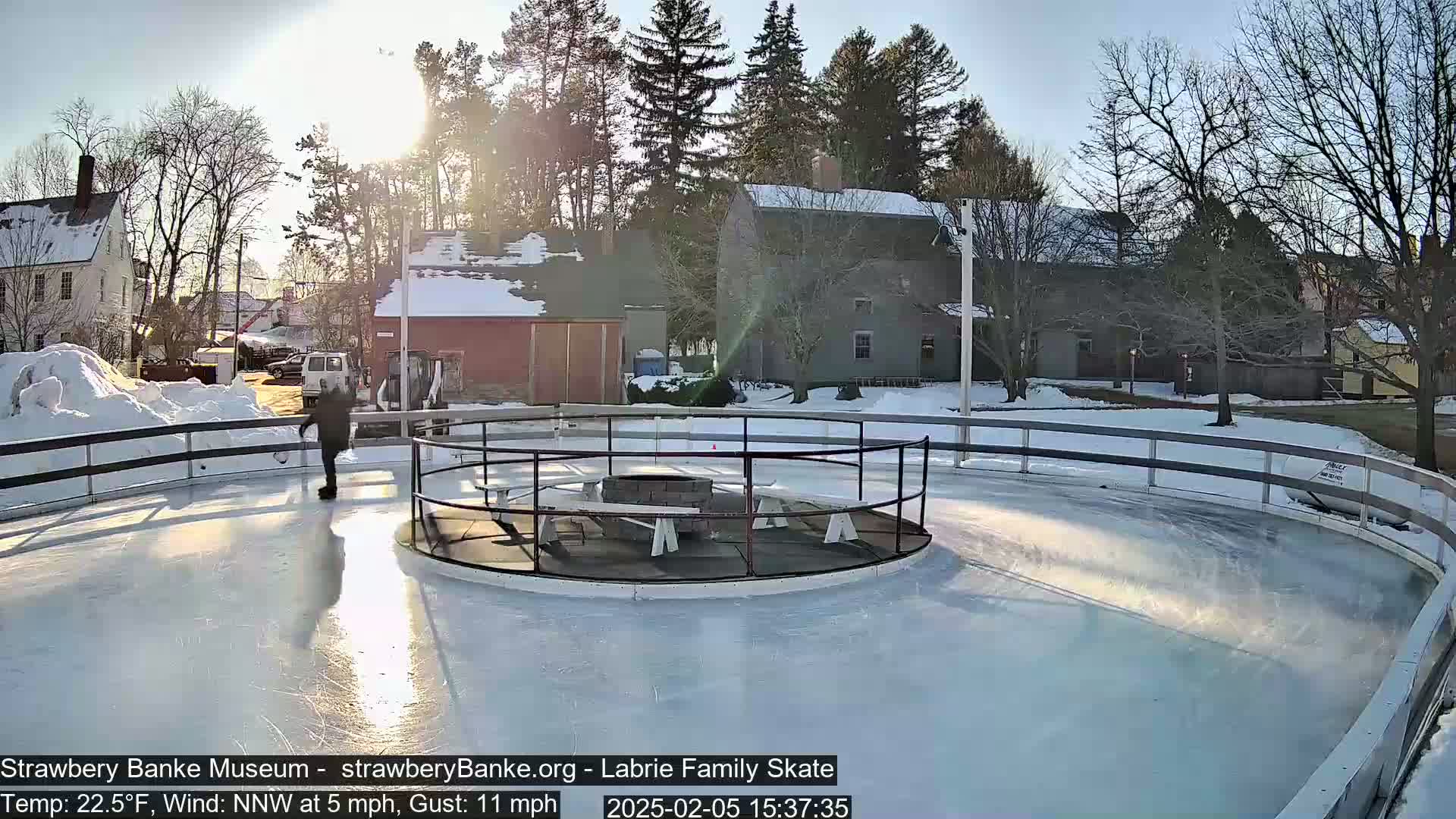 Fire Pit Porsmouth Ice Skating Live Cam -  New Hampshire, USA