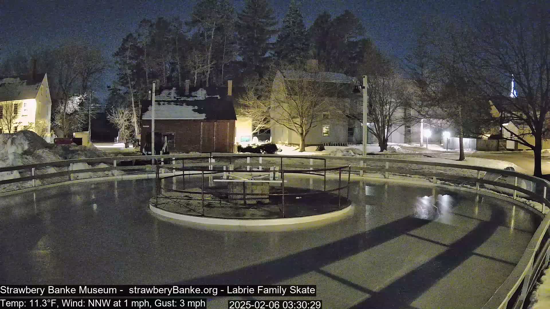 Fire Pit Porsmouth Ice Skating Live Cam -  New Hampshire, USA