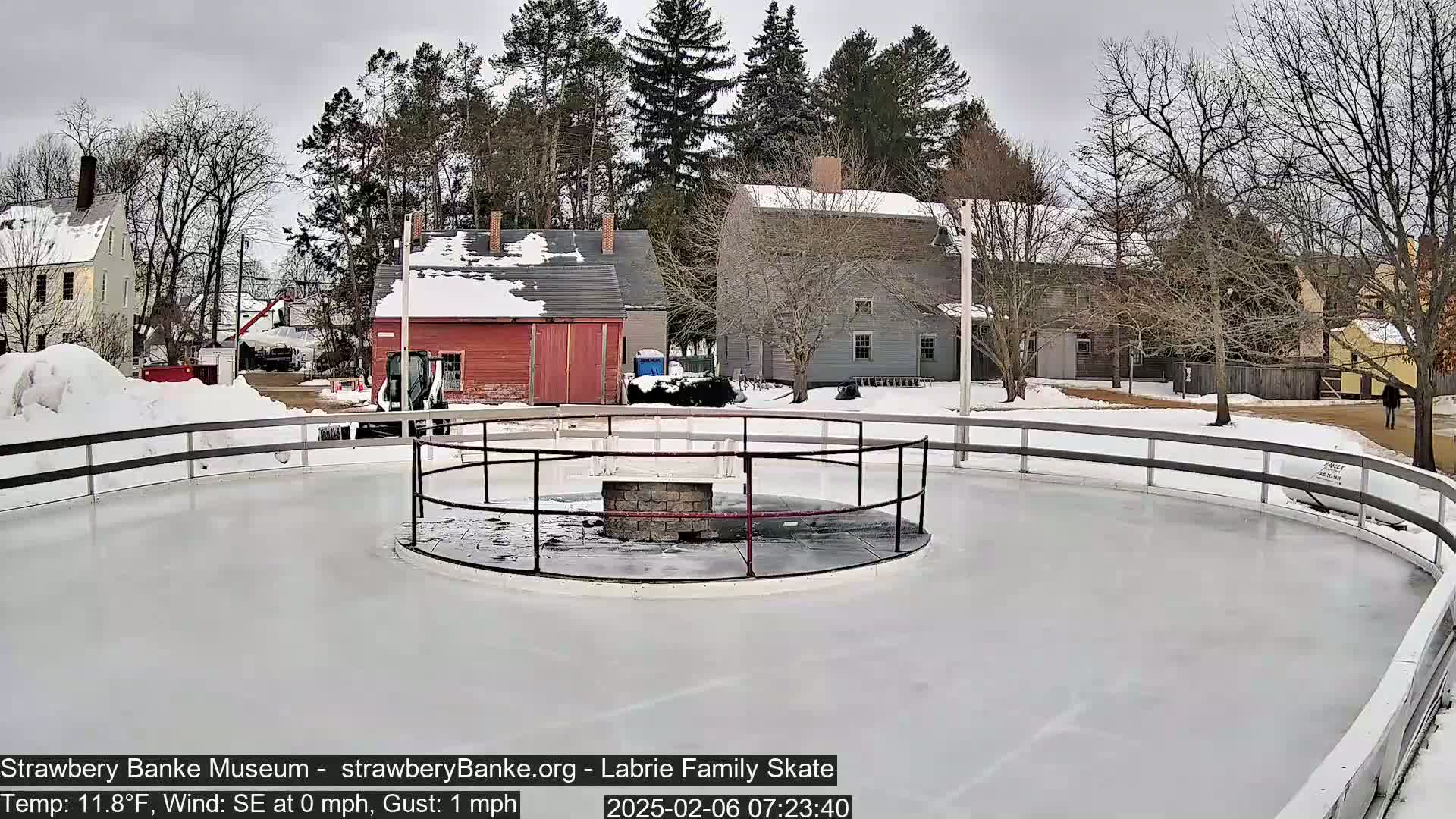Fire Pit Porsmouth Ice Skating Live Cam -  New Hampshire, USA
