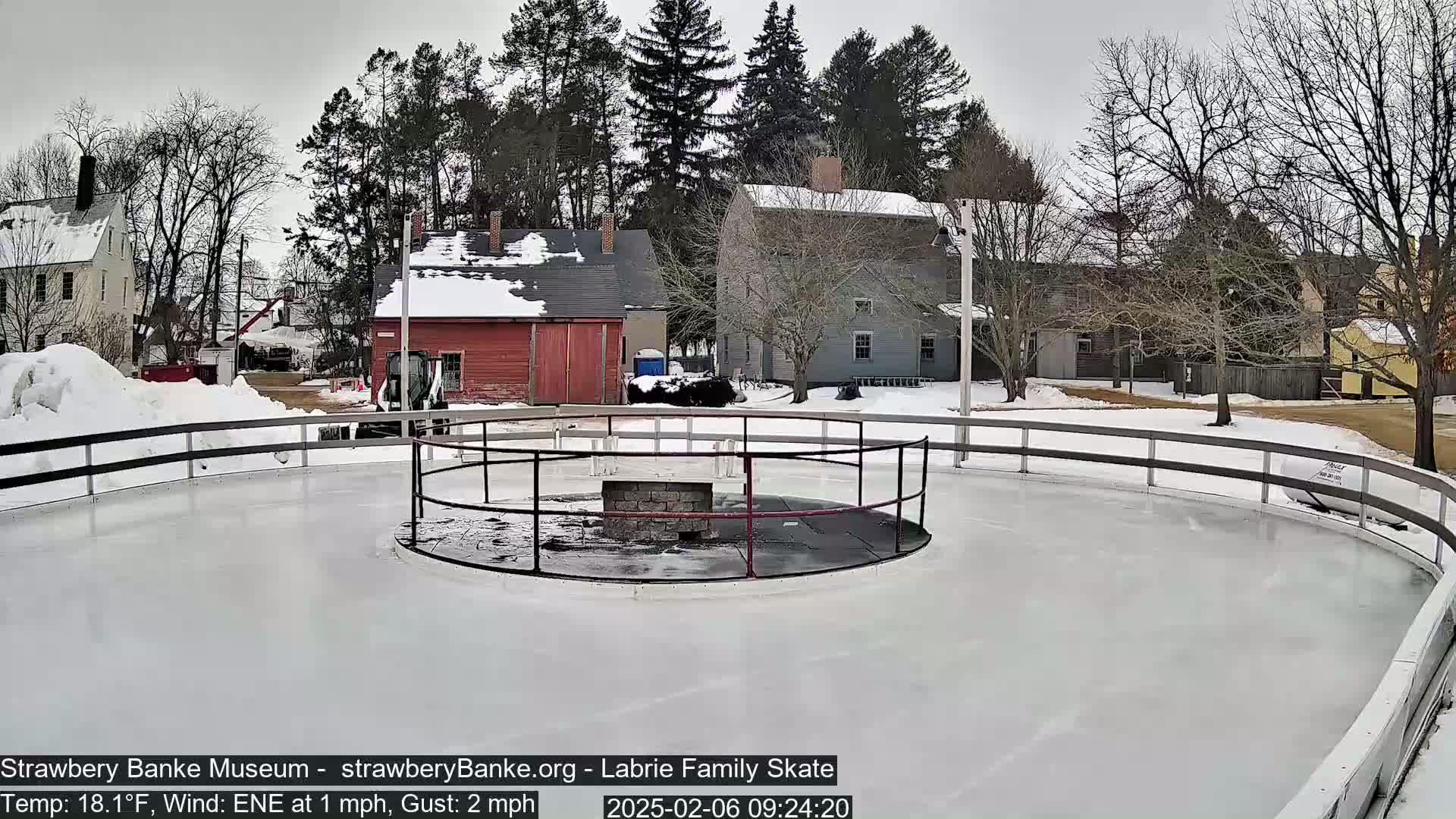 Fire Pit Porsmouth Ice Skating Live Cam -  New Hampshire, USA
