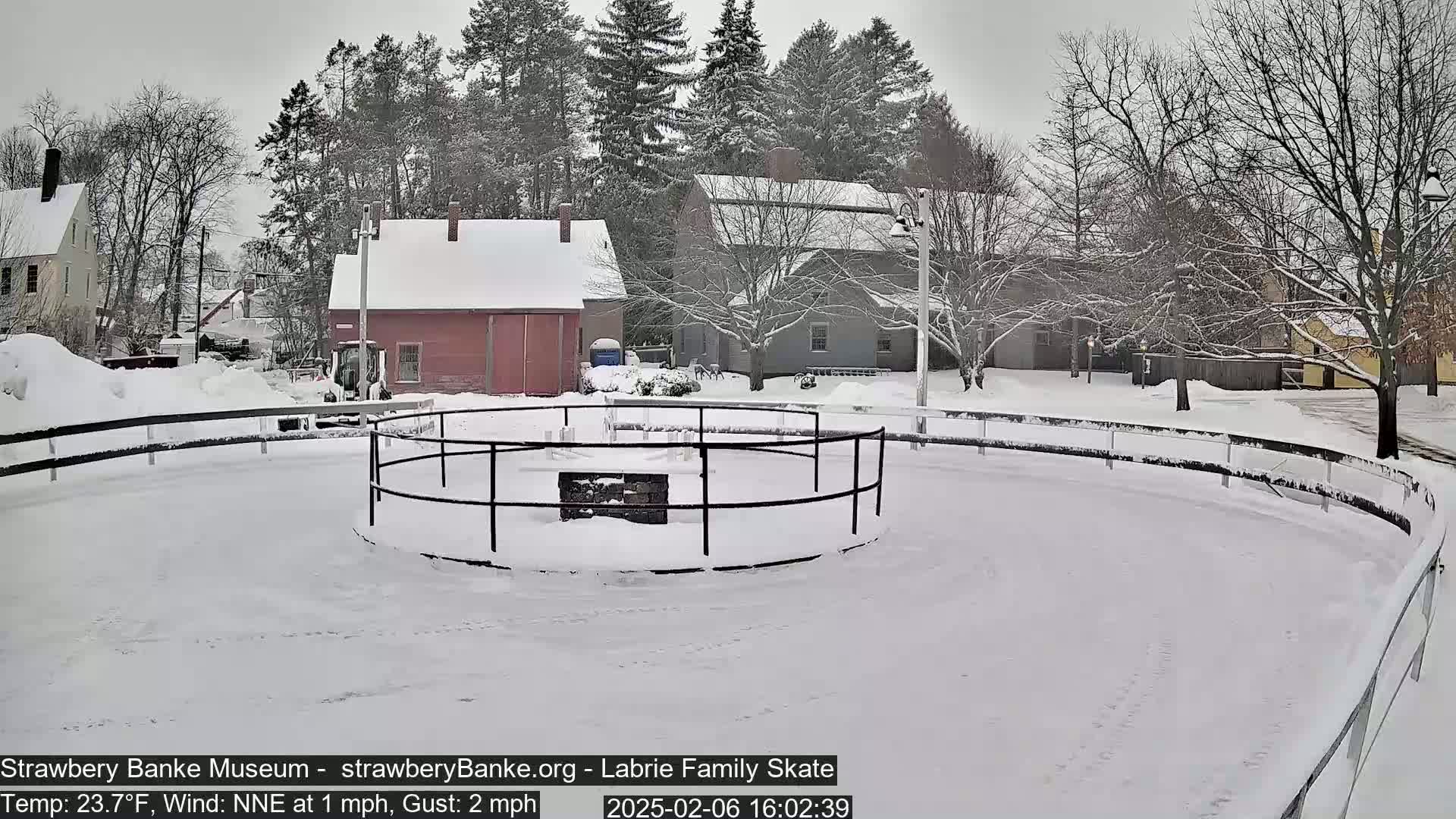 Fire Pit Porsmouth Ice Skating Live Cam -  New Hampshire, USA
