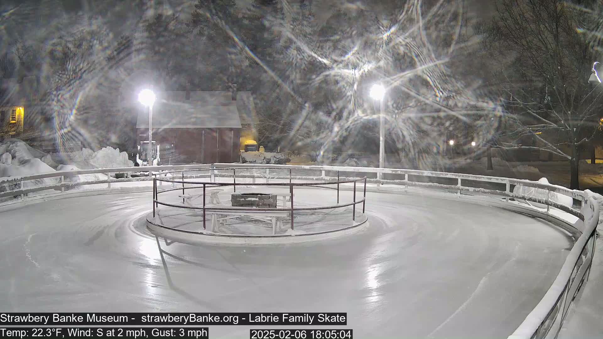 Fire Pit Porsmouth Ice Skating Live Cam -  New Hampshire, USA