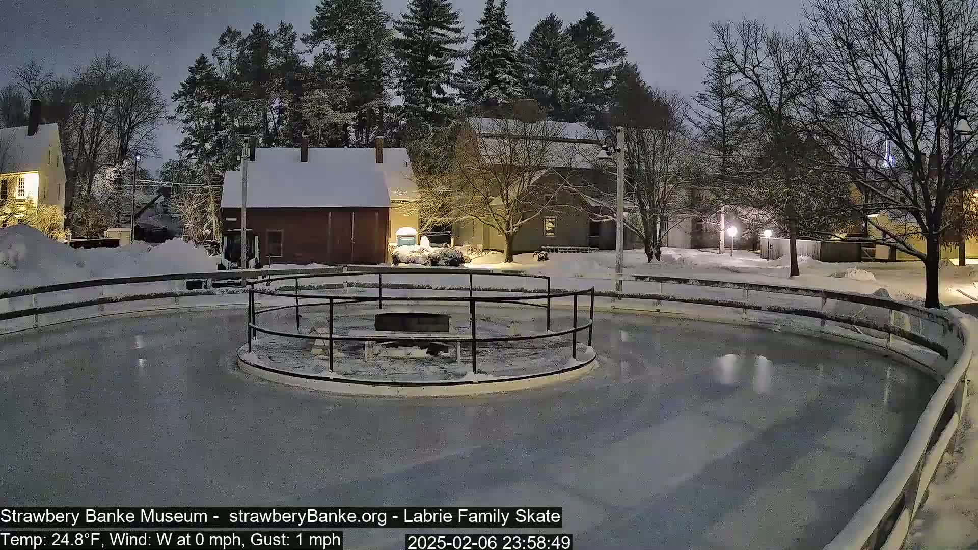 Fire Pit Porsmouth Ice Skating Live Cam -  New Hampshire, USA