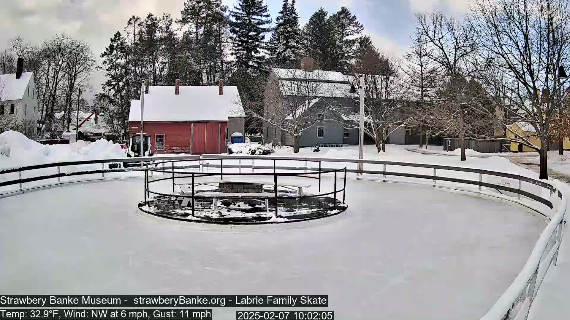 Fire Pit Porsmouth Ice Skating Live Cam -  New Hampshire, USA