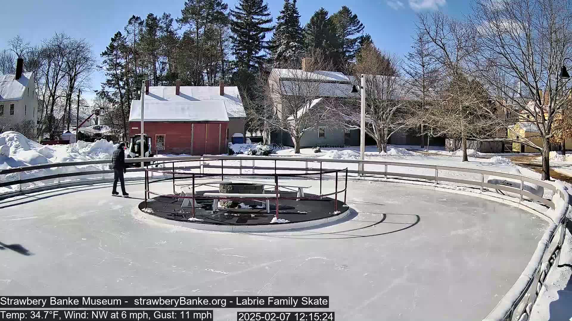 Fire Pit Porsmouth Ice Skating Live Cam -  New Hampshire, USA