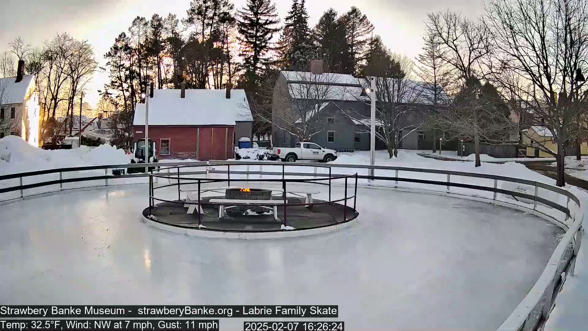 Fire Pit Porsmouth Ice Skating Live Cam -  New Hampshire, USA