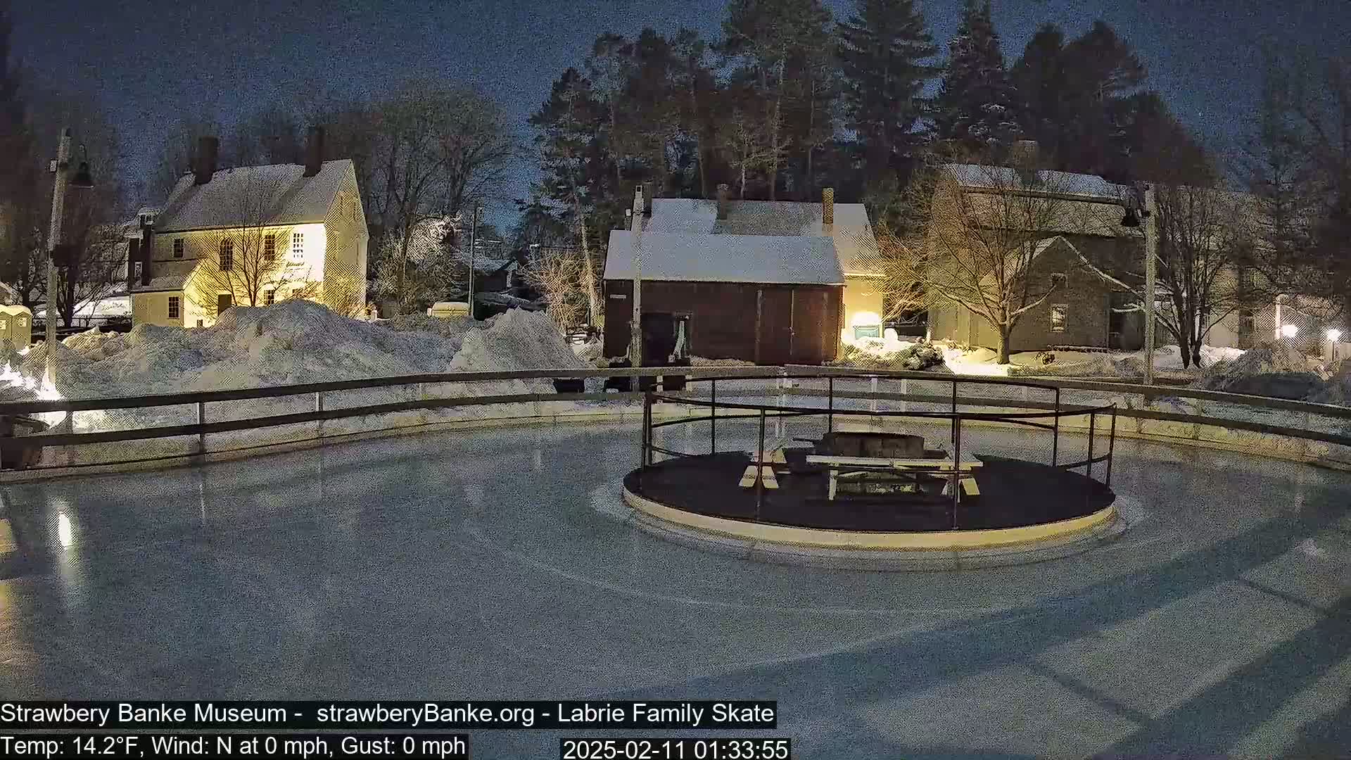 Fire Pit Porsmouth Ice Skating Live Cam -  New Hampshire, USA
