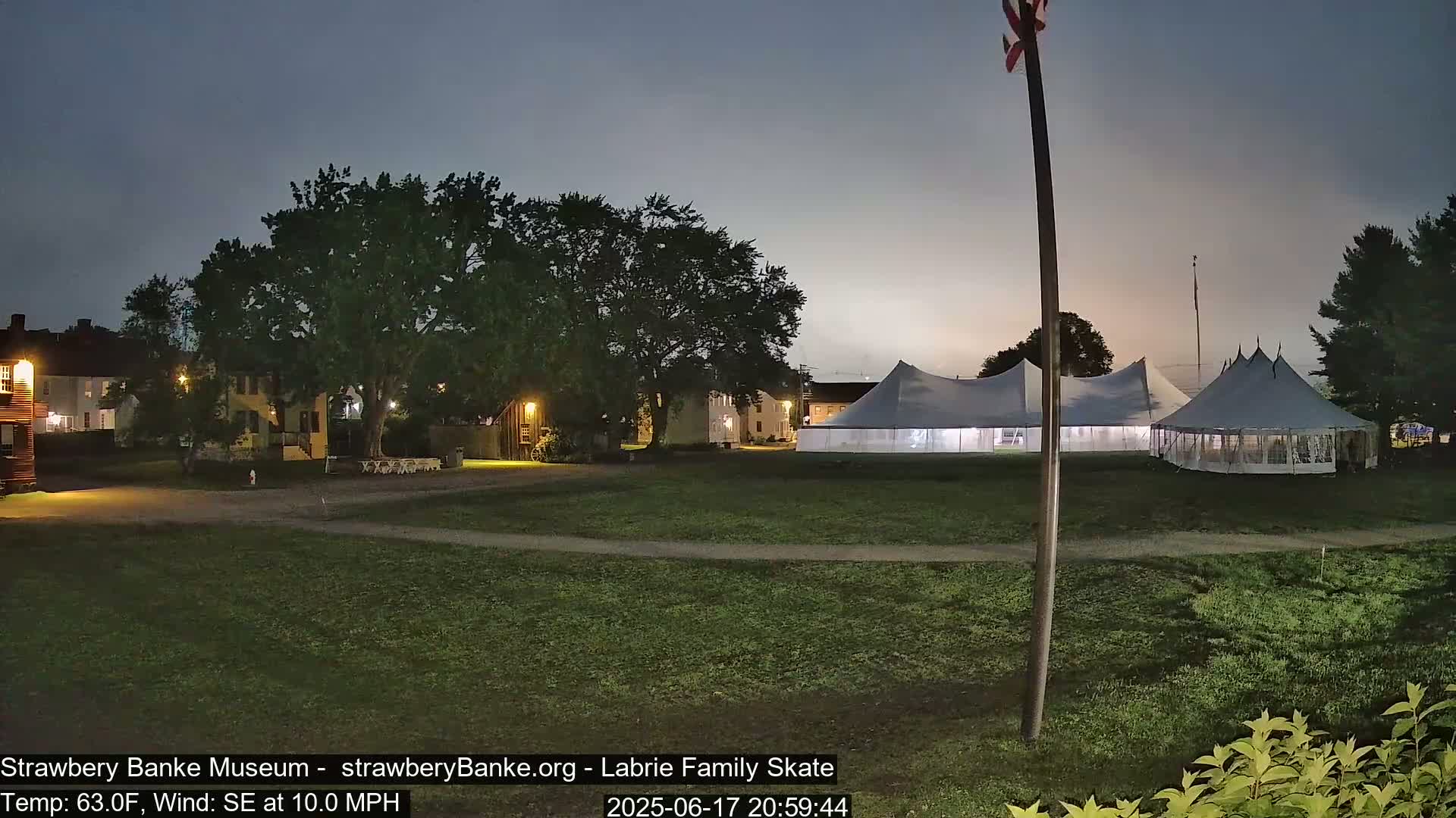 Fire Pit Porsmouth Ice Skating Live Cam -  New Hampshire, USA