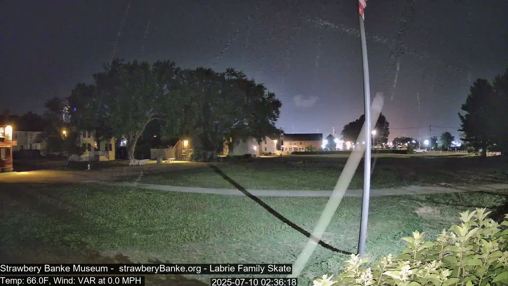 Fire Pit Porsmouth Ice Skating Live Cam -  New Hampshire, USA