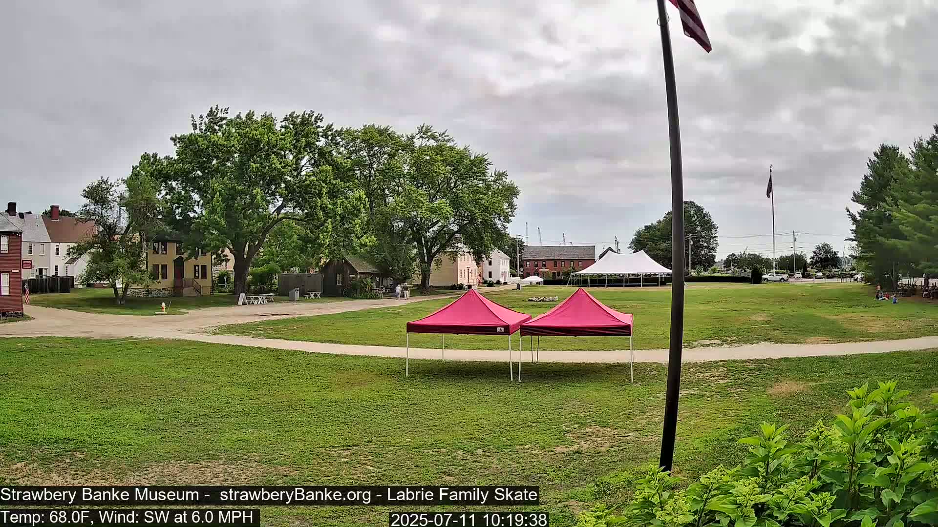Fire Pit Porsmouth Ice Skating Live Cam -  New Hampshire, USA
